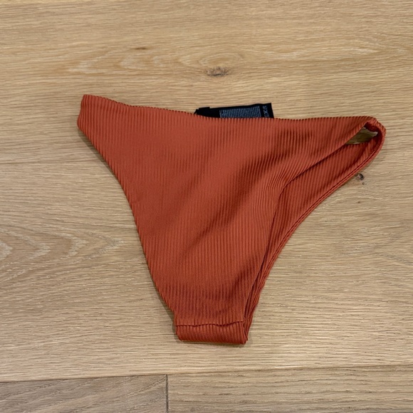 SET ACTIVE/VOLVOM Rust Ribbed Bikini Bottom - Picture 3 of 4